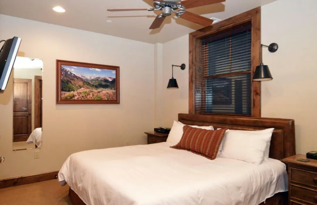 Innsbruck Aspen Deluxe One-Bedroom Garden Residence 1, Located On Main Street-1